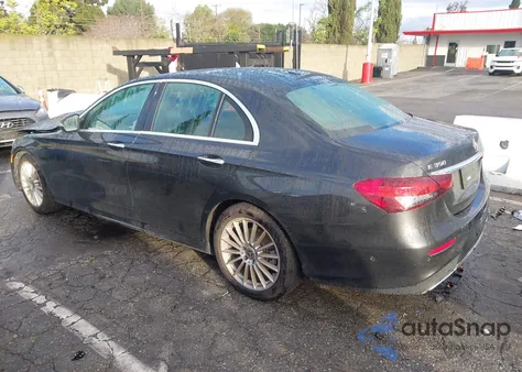 2022 Mercedes-Benz E 350 z USA, uszkodzony, nr VIN W1KZF8DB1NB096223